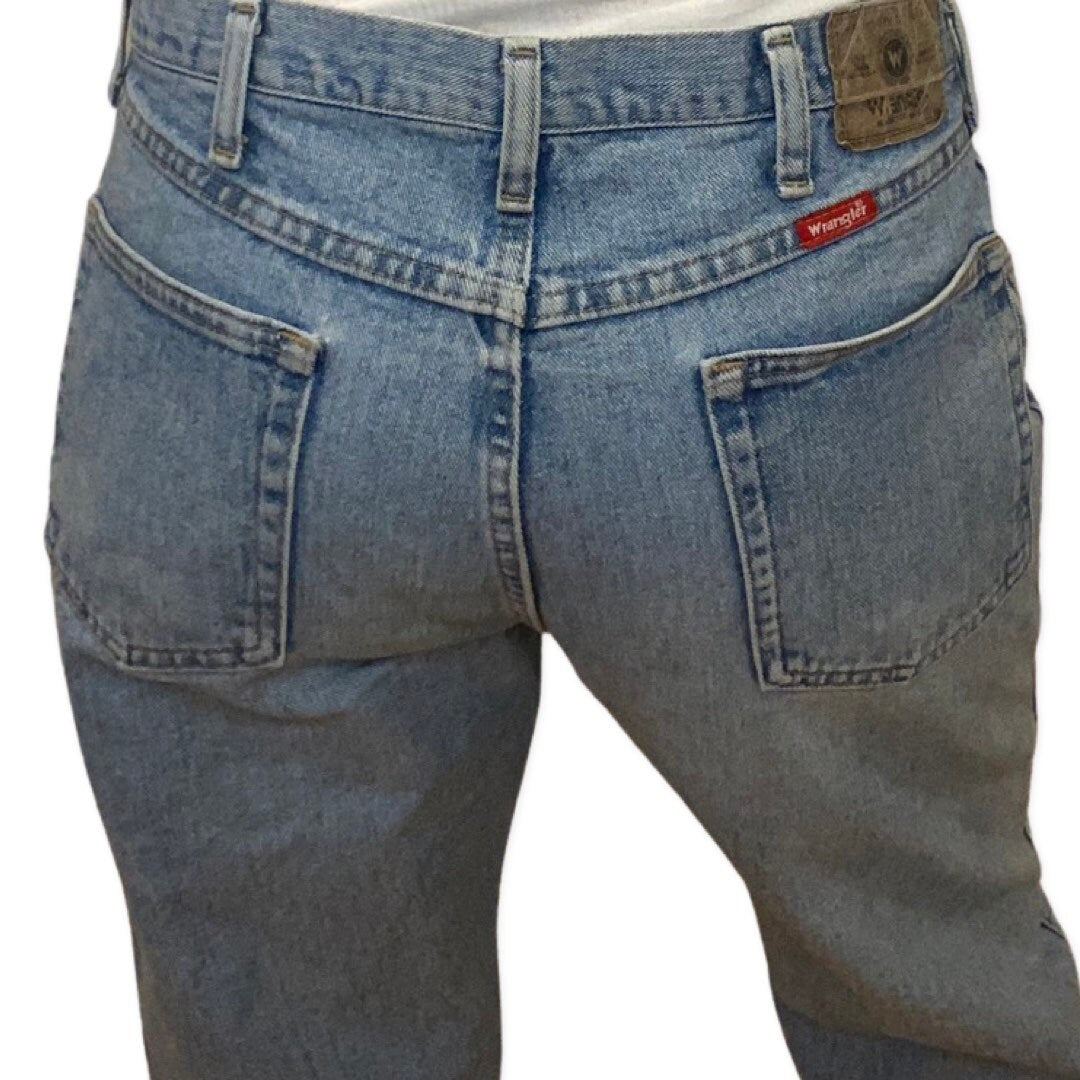 Vintage Wrangler jeans, Light Wash denim, light blue wash jeans, 90s denim, wide leg denim, baggy jeans, size W34, 100% cotton, relaxed fit