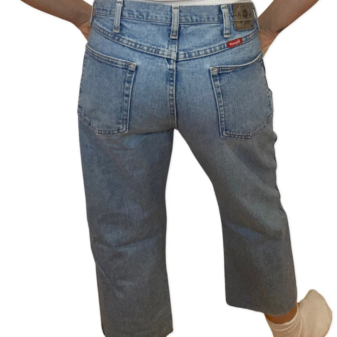 Vintage Wrangler jeans, Light Wash denim, light blue wash jeans, 90s denim, wide leg denim, baggy jeans, size W34, 100% cotton, relaxed fit