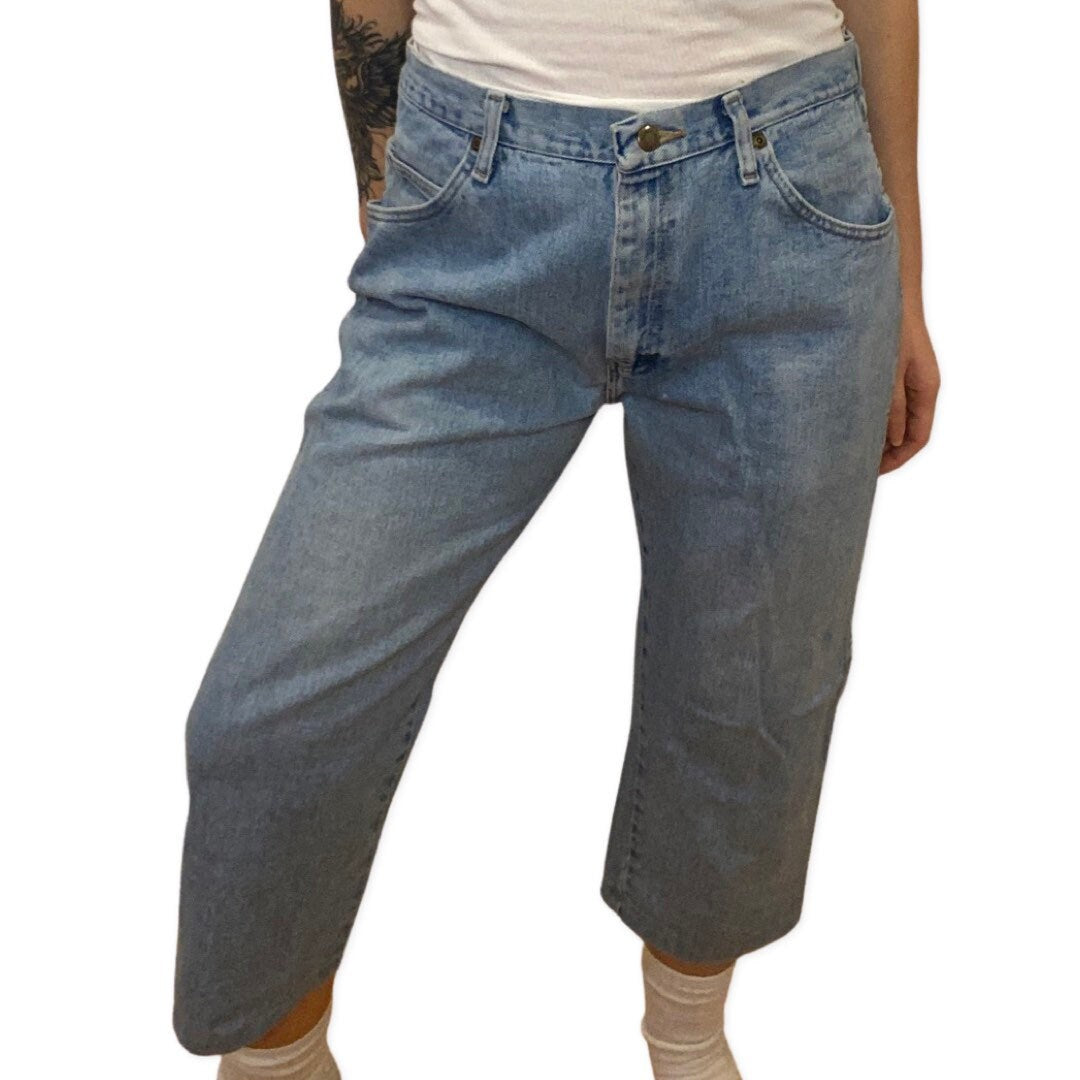 Vintage Wrangler jeans, Light Wash denim, light blue wash jeans, 90s denim, wide leg denim, baggy jeans, size W34, 100% cotton, relaxed fit