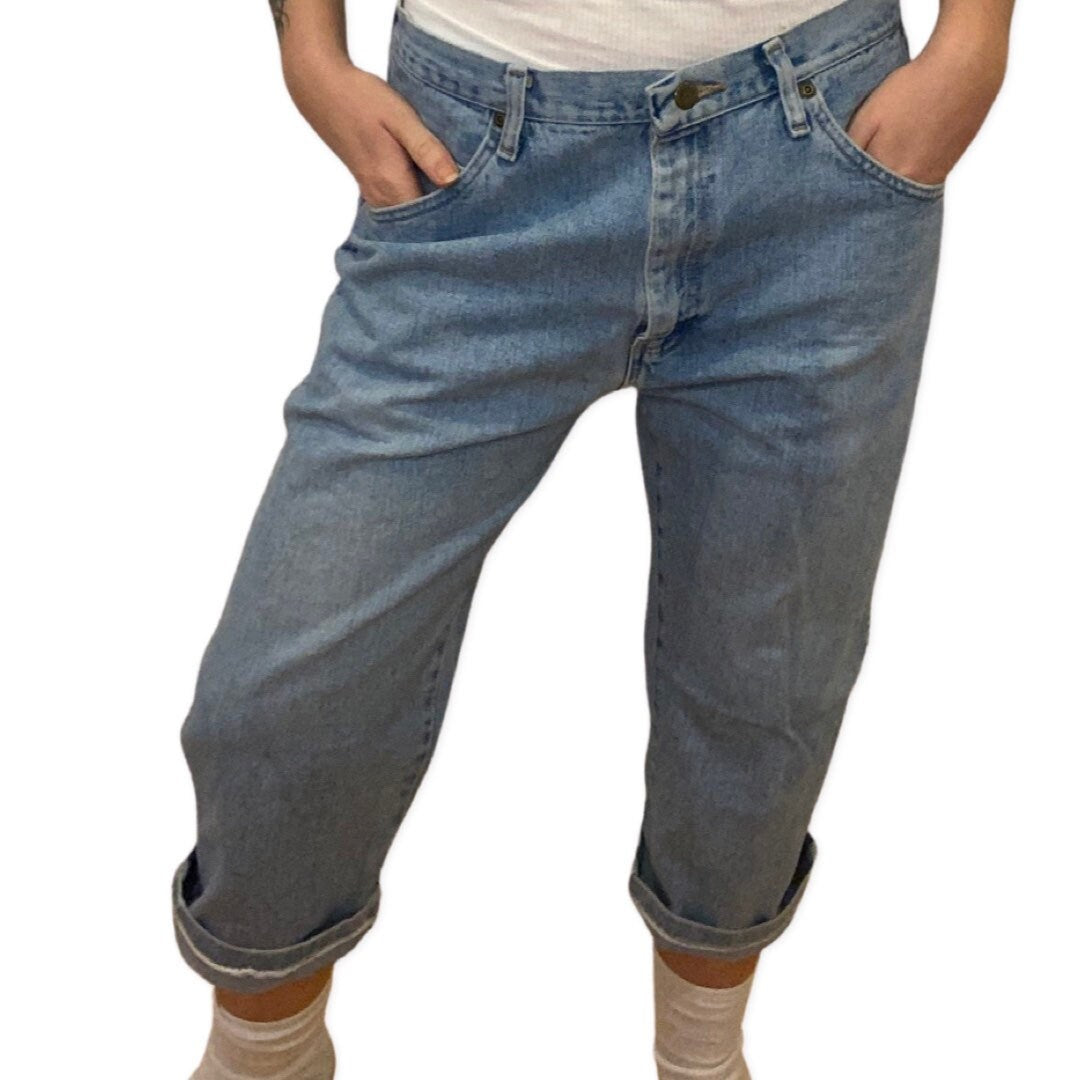 Vintage Wrangler jeans, Light Wash denim, light blue wash jeans, 90s denim, wide leg denim, baggy jeans, size W34, 100% cotton, relaxed fit