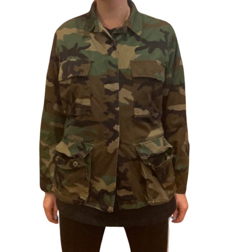 Vintage Camo Jacket - Cool Streetwear Fashion, Gender-Neutral Army Style, Size Medium