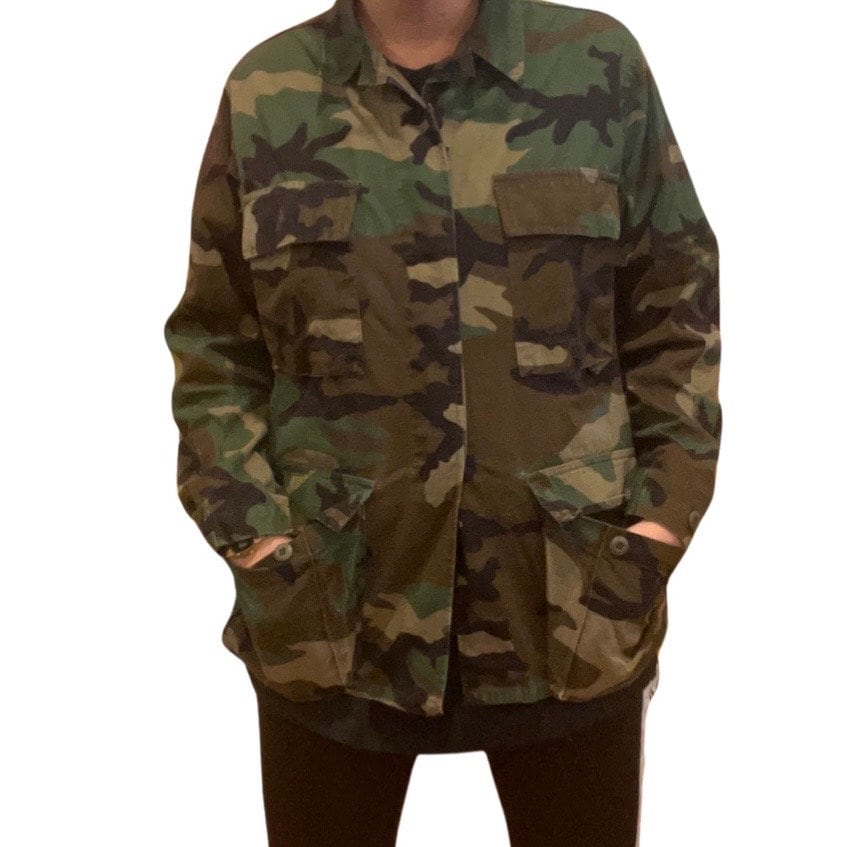 Vintage Camo Jacket - Cool Streetwear Fashion, Gender-Neutral Army Style, Size Medium