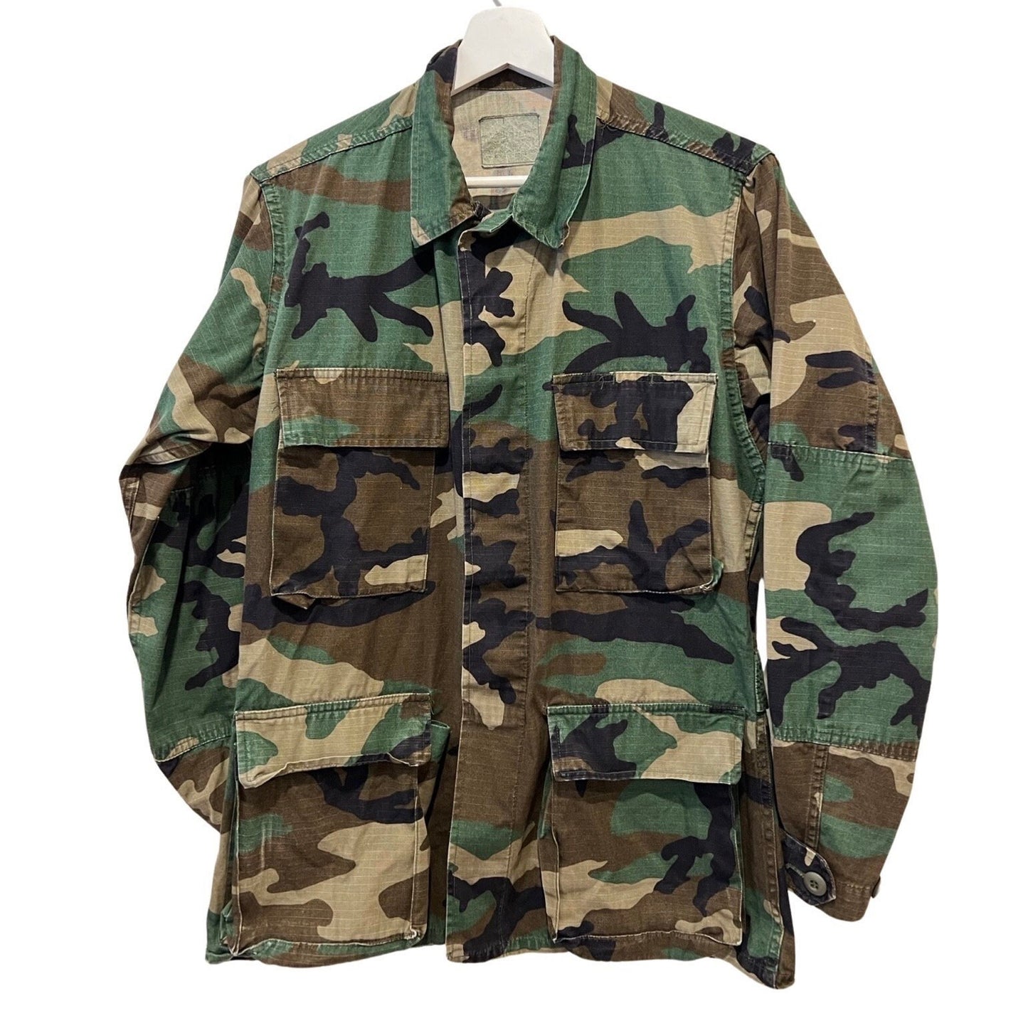 Vintage Camo Jacket - Cool Streetwear Fashion, Gender-Neutral Army Style, Size Medium